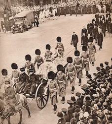 Majestade simples: caixão do rei Georges, coberto pelo Royal Standard, 1936
