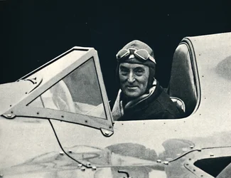 Sir Malcolm Campbell ao volante de Bluebird, 1937