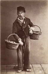 Pequenos metiers: retrato de um pescador, cestos cheios de peixes. Século XIX Imprimir em cartão Dim. 6x9,3 cm