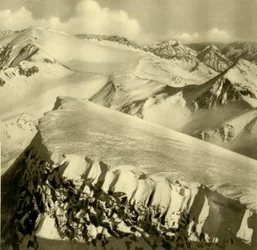 Montanhas cobertas de neve, Bad Hofgastein, Áustria, c1935.