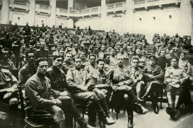Delegados soldados dos exércitos russos em Douma, 1919.