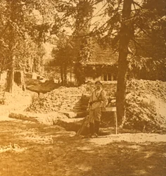 Soldado fora da trincheira, Bois des Loges, norte da França, c1914-c1918