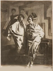 Sonia Delaunay no seu estúdio, c. 1924.