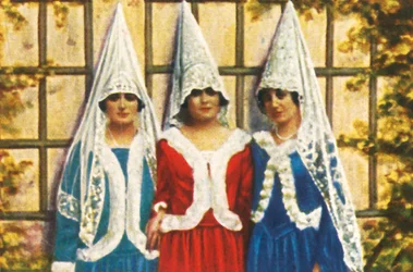 Mulheres espanholas em mantilhas, c1928.