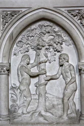 Igreja católica de São Martinho, Villers sur Mer, França. Alívio. Adão e Eva.
