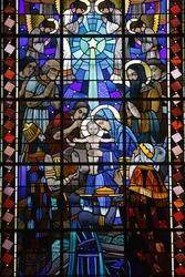 Vidro manchado na igreja católica de Notre Dame du Rosaire: Presépio, Saint-Ouen, França
