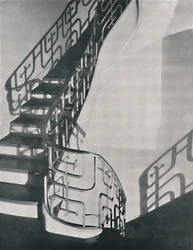 Corrimão de escada em metal monel projetado para uma residência em Nova York, 1933