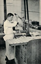 Estampagem de blocos de sabão, c1917
