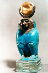 Estátua do antigo deus egípcio Thoth em forma de babuíno