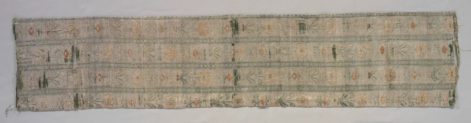 Surround para capa de almofada de seda turca, início dos anos 1600.