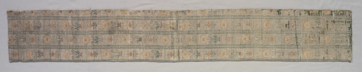 Surround para capa de almofada de seda turca, início dos anos 1600.