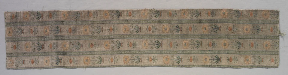 Surround para capa de almofada de seda turca, início dos anos 1600.