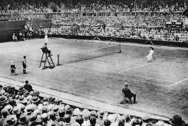 Suzanne Lenglen interpretando Miss McKane, Wimbledon, Londres, 1926-1927