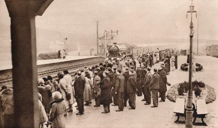 Interesse simpático no Royal Funeral Train na Estação Welwyn, 1936
