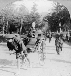 Dando uma volta pelo parque em Nara, Japão, 1901