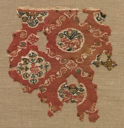 Tapeçaria com treliça de animais em medalhões, 600s-700s.