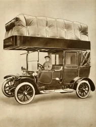 Táxi com dispositivo de bolsa de gás no teto especialmente equipado, 1914-1918, 1935.