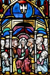 Templo Saint-ƒtienne Igreja Calvinista, Janela de vidro manchado, A Assunção de Maria ao Céu, Estrasburgo, França.