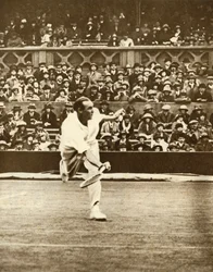 Jogo de tênis na quadra central de Wimbledon, c1930s, 1935.