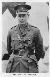 O 16o duque de Norfolk, 1937.