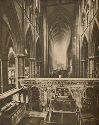 The Grand Abbeys Interior: Olhando para o oeste a partir da capela do confessor, c1935.