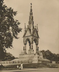 O Albert Memorial desafia o clima e as críticas, c1935.