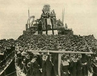 O Arcebispo de York visita marinheiros britânicos da Marinha Real, Primeira Guerra Mundial, 1914, c1920.