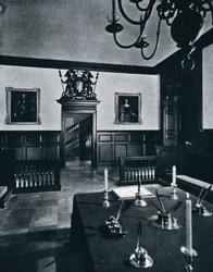 A sala de reunião da casa de Burgesses, c1938