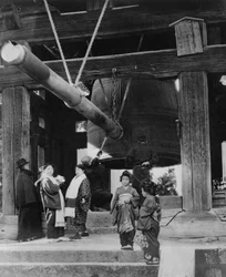 The Bell Pagoda, Nara, Japão, final do século XIX ou início do século XX