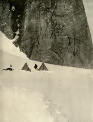 O acampamento sob o pilar de granito, a meia milha do depósito inferior da geleira ... 27 de janeiro de 1909