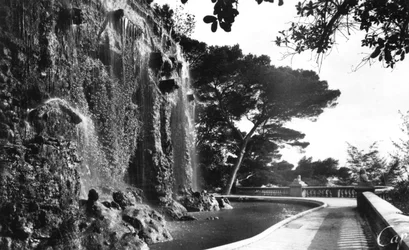 A Cachoeira do Castelo, Nice, sul da França, início do século XX