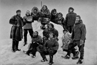 A tripulação do Fram após seu segundo inverno. Por volta de 24 de fevereiro de 1895, 1895 1897