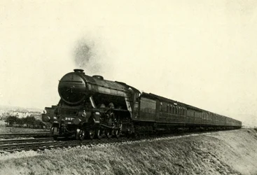 O Scotsman que voa para baixo que passa Reston, c1930.