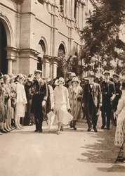 O duque e a duquesa de York e a rainha Elizabeth deixando uma recepção em Brisbane, 1927