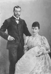 O duque e a duquesa de York, com o bebê príncipe Edward, 1894 1936