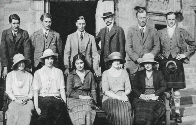 O Duque de York com a festa de tiro do Conde de Strathmores, Escócia, 1921