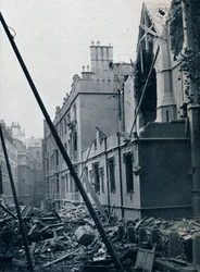 O extremo leste do Middle Temple Hall, 1941.