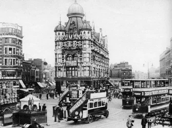 O elefante e o castelo, Londres, 1926-1927