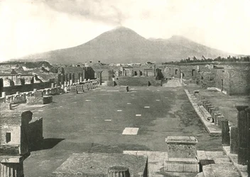 O Fórum de Pompéia e Vesúvio, Itália, 1895.