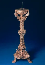 O castiçal de Gloucester, metal dourado, inglês, século XII