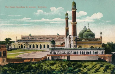 A Grande Embambara e Mesquita. Lucknow, c1900.
