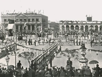 A grande praça em um dia de festa, Montevidéu, Uruguai, 1895.