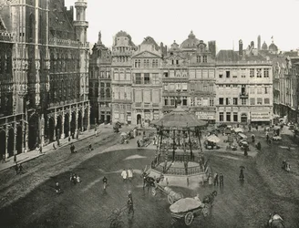 O Hotel de Ville, Bruxelas, Bélgica, 1895.