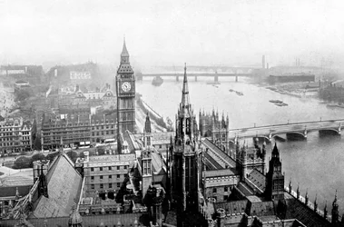 As Casas do Parlamento, como pode ser visto na Torre Victoria, Westminster, Londres, c1905