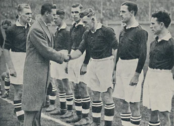 O interesse dos reis no esporte, 1931, 1937.