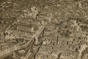 O covil da lei como poucos londrinos já o viram: o templo e os tribunais de justiça, c1935.