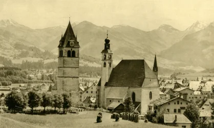 A Liebfrauenkirche e igreja de St Andreas, Kitzbühel, Tirol, Áustria, c1935.