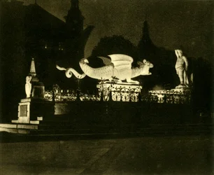 A fonte de Lindwurm, Klagenfurt, Áustria, c1935.