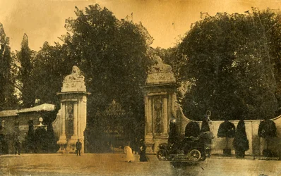 Lion Gates, Hampton Court, Londres, 1910.
