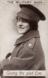 A menina militar - A lançar um olhar sedutor., cerca de 1914
